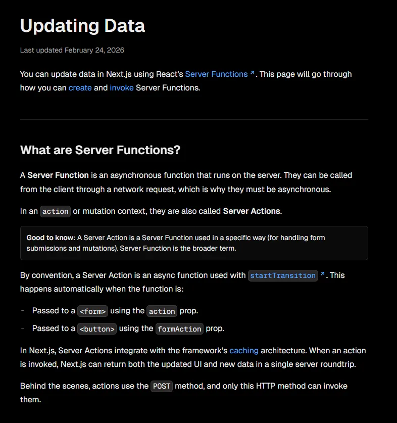 Screenshot Next.js docs: Updating Data via Server Functions (Server Actions), automatski startTransition za action/formAction, caching integracija i POST-only